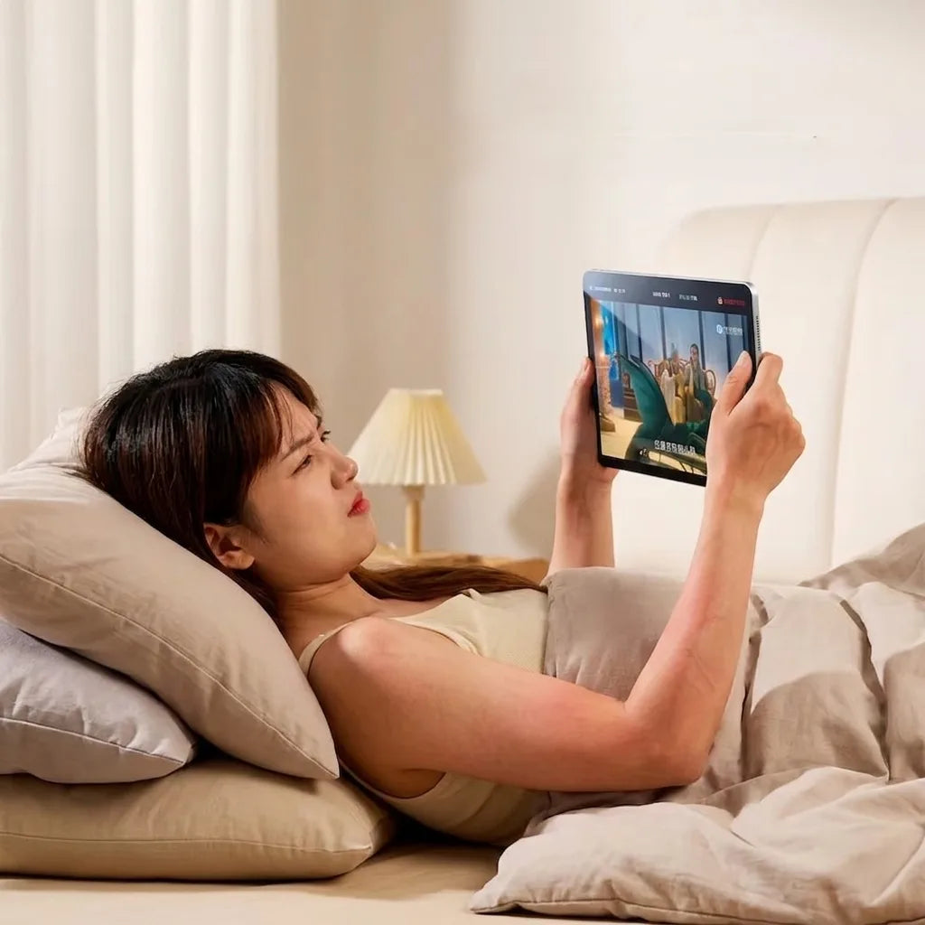 Holding your device in bed quickly gets uncomfortable