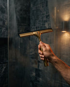 Raclette de douche en laiton avec support mural – verre sans traces pour la douche et le miroir – image du produit 4