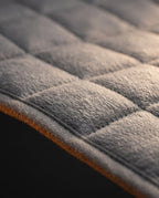 Tapis chauffant électrique – 63 × 31 cm – gros plan sur la surface matelassée