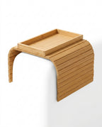 Plateau d'accoudoir pour sofa en bambou – support pliable pour tasse, livre et télécommande – image du produit 4