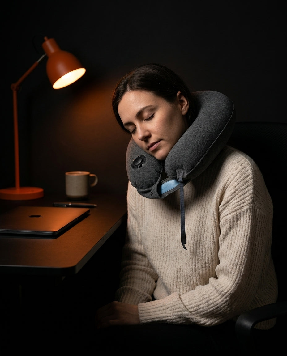 Oreiller cervical pour l'avion et l'auto – gonflable et compact pour des voyages reposants – image du produit 8
