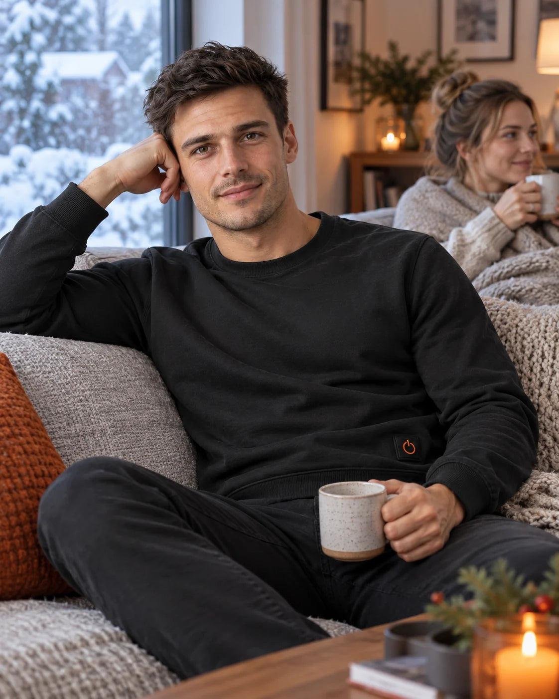 Chandail en coton ouaté chauffant à col rond PyreFit Aeroan au quotidien en hiver : sur le sofa