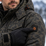 Manteau chauffant camouflage pour homme PyreFit Alpino, gros plan sur le bouton de commande