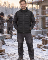 Unisex heated vest PyreFit Aurina on a winter day: on the construction site