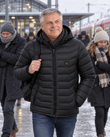 Men's heated puffer jacket PyreFit Rangor on a winter day: on the commute