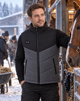 Men's heated vest PyreFit Sherpor on a winter day: in the barn