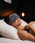 Masseur pour les yeux pliable avec chaleur – femme allongée utilisant l'appareil