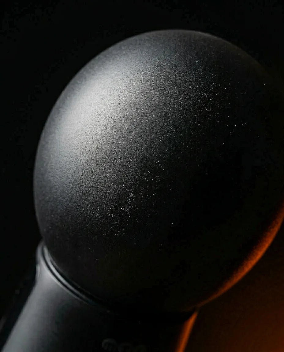 Handheld deep tissue massager – targets tension in the calves and neck – product image 4