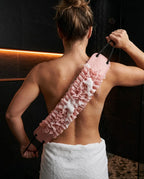 Frottoir extra-long pour le dos – sangle de lavage texturée à deux poignées – image du produit 3