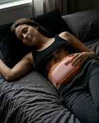 Massage belt with heat and vibration – person lying down wearing the belt