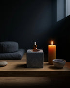 Présentoir à huiles essentielles en granit – support sculptural pour sauna et spa – image du produit 9