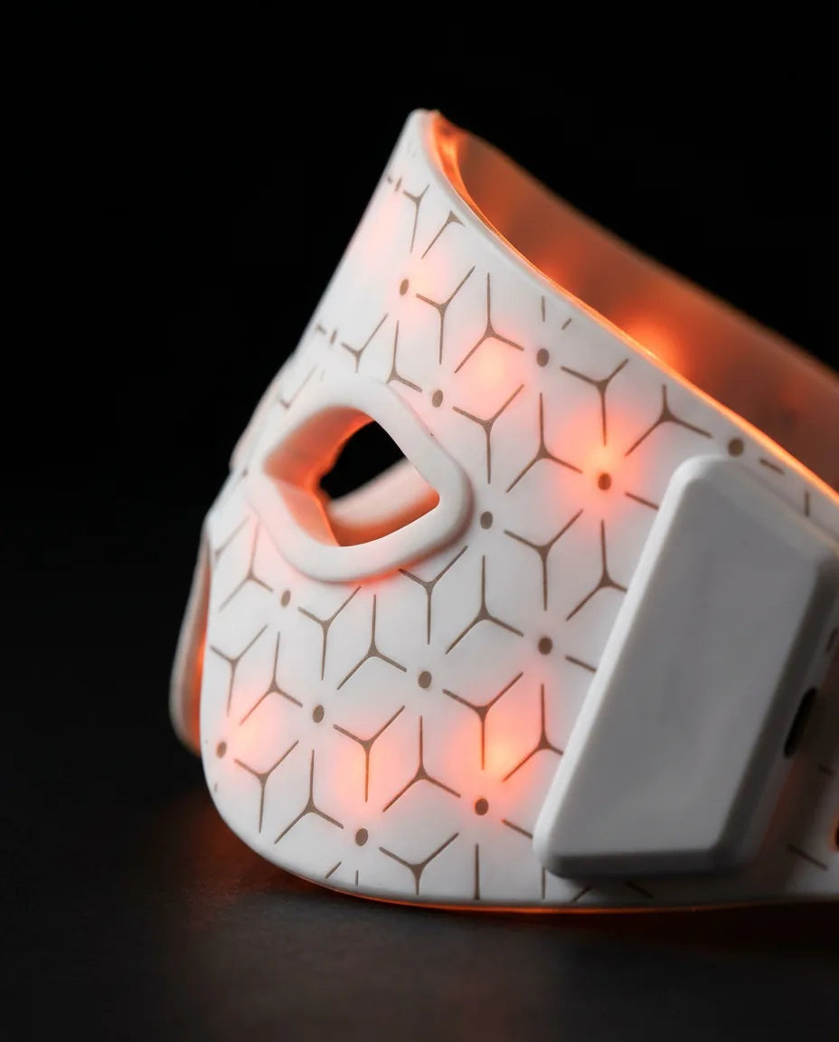 LED eye mask with red light – side view of the strap