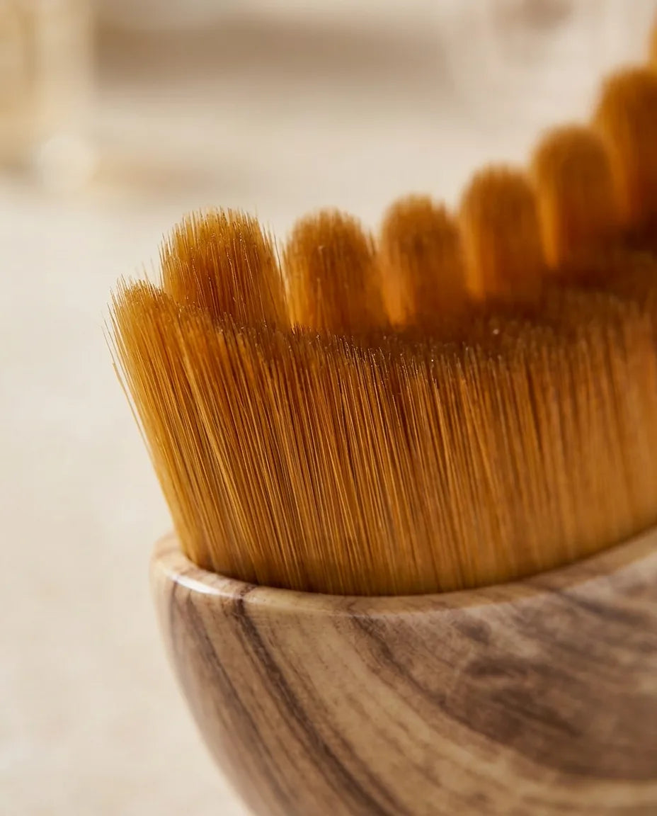 SOFT BRISTLES, COMFORTABLE GRIP