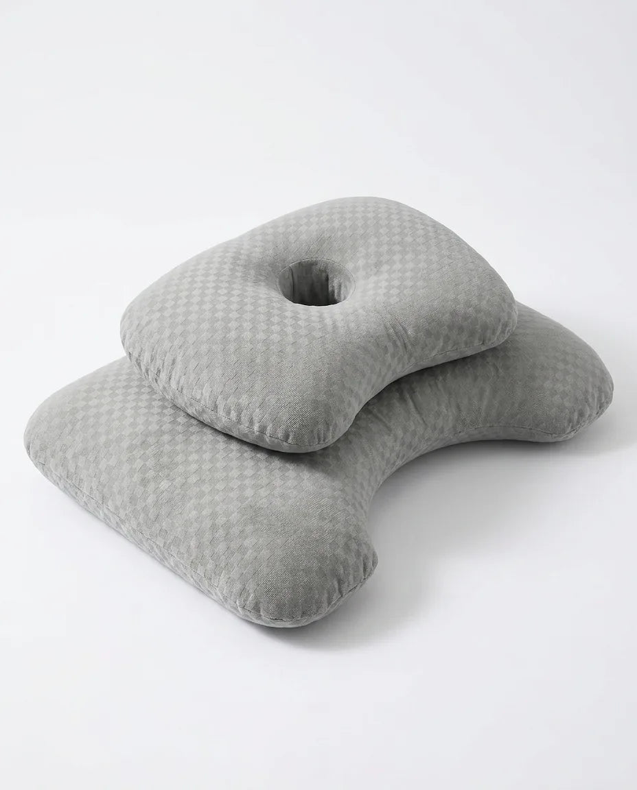 Side sleeper pillow with ear cut-out – ergonomic support for neck and arm – product image 1