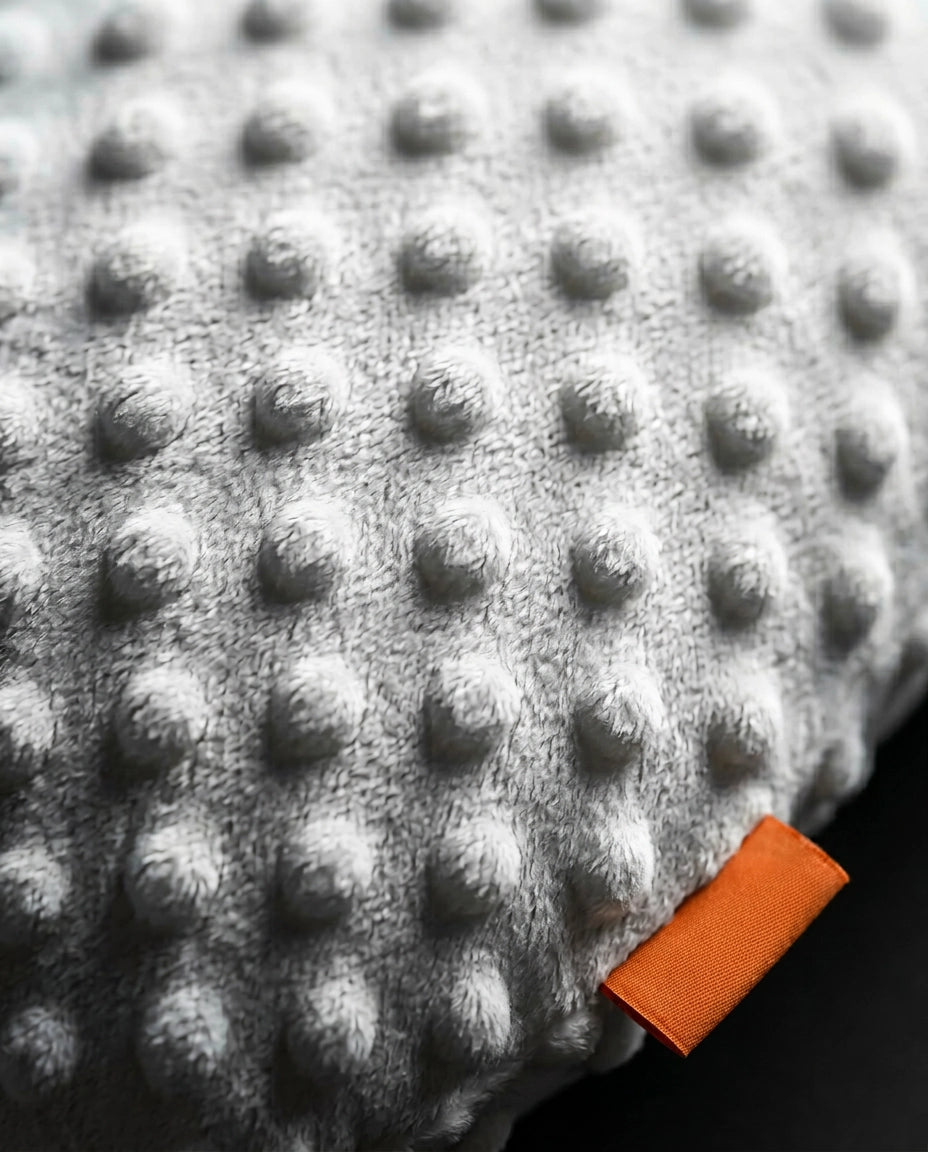 Coussin pour bébé en forme de main à vibration douce – apaise bébé pendant la sieste et en voiture – image du produit 4