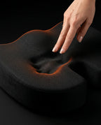 Coussin d'assise orthopédique en mousse à mémoire de forme – découpe pour le coccyx pour rester assis longtemps – image du produit 5
