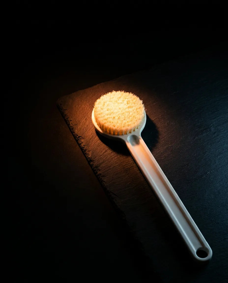 Dry brushing, a gentle daily ritual